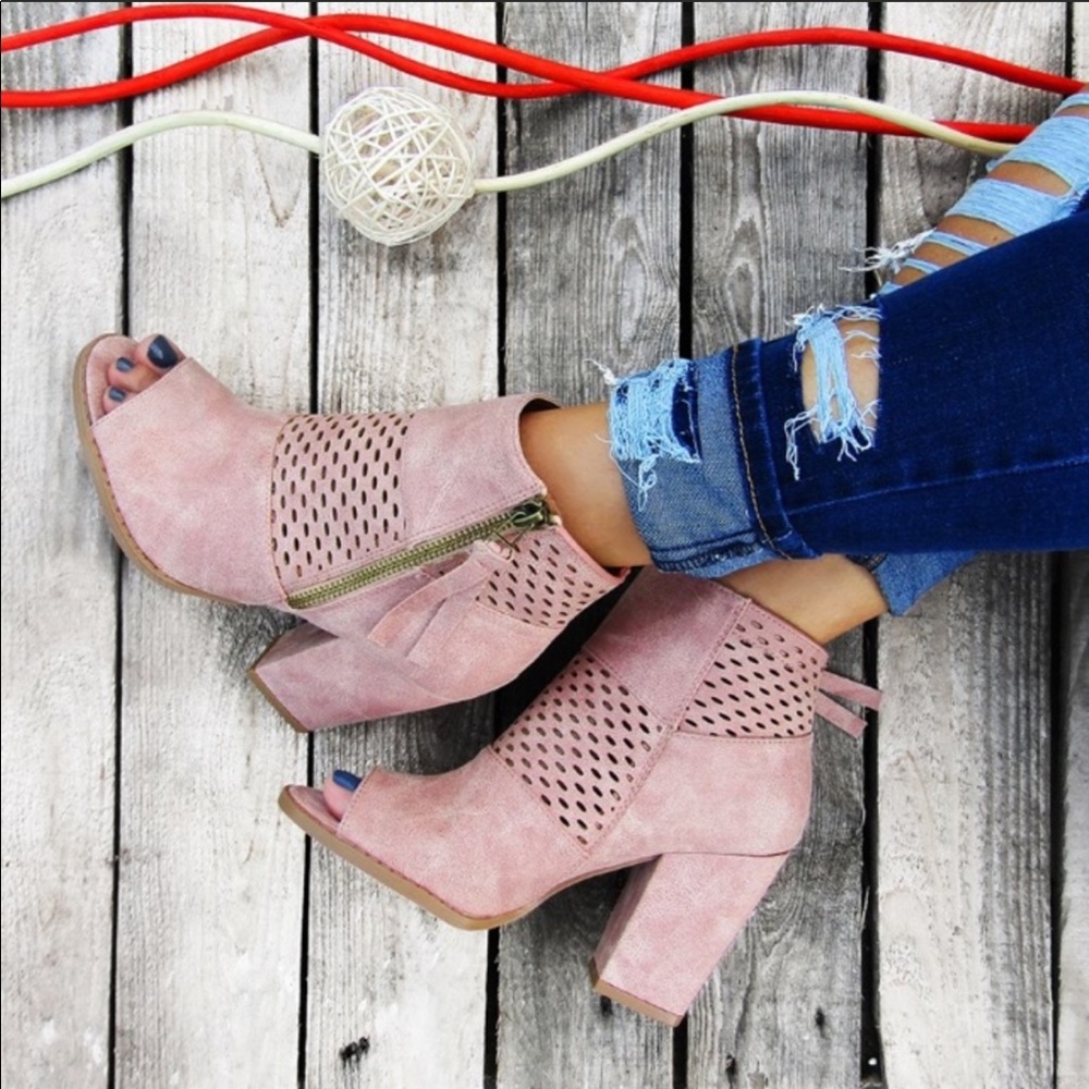 Shoes size 8